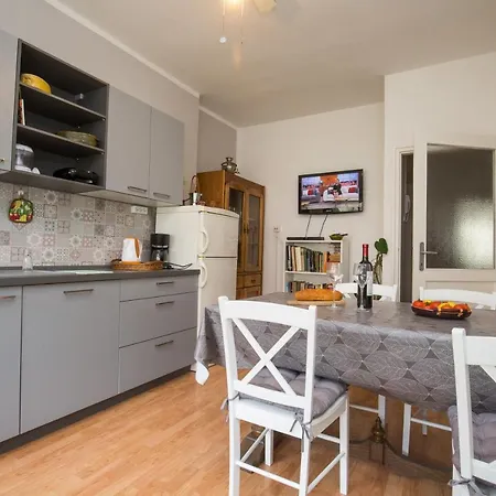 Pietas Iulia Appartement *