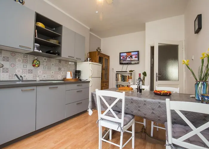 Pietas Iulia Appartement *